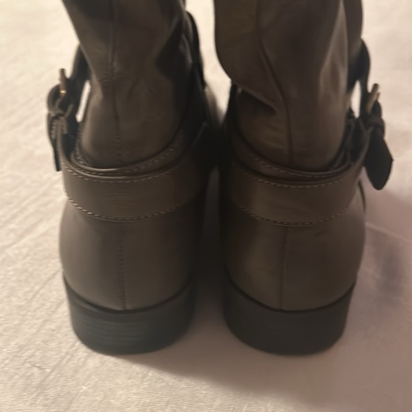 White Mountain Women’s ‘Layton’ Wide Calf Heeled Boots Khaki Green Color Size 9 - Picture 12 of 16